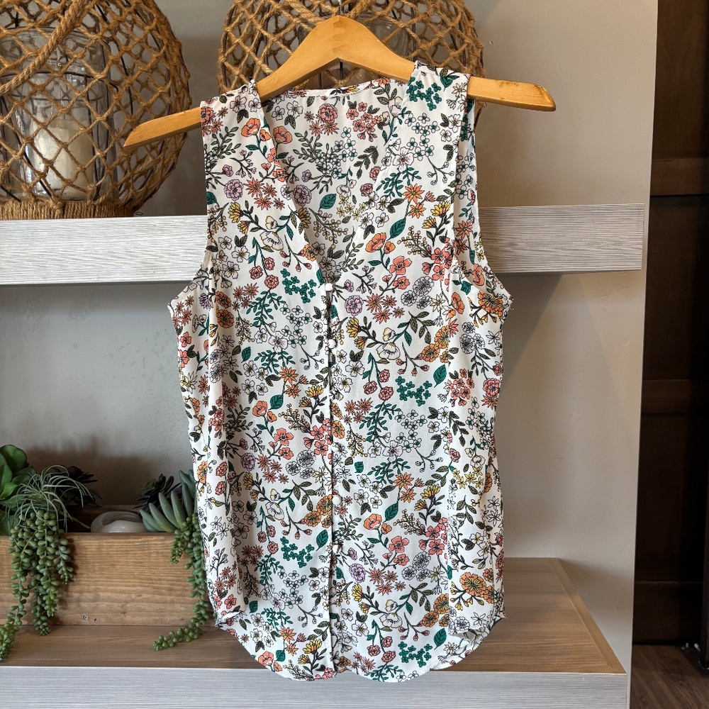 Floral Sleeveless Button-Front Blouse - White Multi